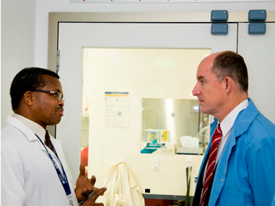 A DSTG scientist providing advice to the Assistant Minister for Defence, Mr Stuart Robert.